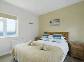 Clifftop Home Panoramic Sea View Garden Parking