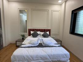 Pimpalgaon에 위치한 호텔 Hotel Chaufula Garden Family Restaurant, Bar & Lodging