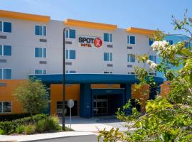 SPOT X Hotel Orlando Intl Dr by The Red Collection, hotel in Orlando