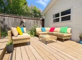 KingstonStays Happy House, Free Parking, Downtown