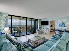 Stunning Waterfront Residence with Panoramic Water Views