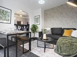 Elegant 4-Bed Home with Parking & Garden Near the City Centre