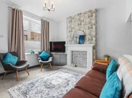Spacious 3BR Home Near Burnley Town Centre