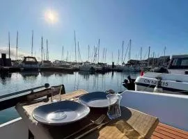 Voilier cosy au port de Deauville Vue sur marina