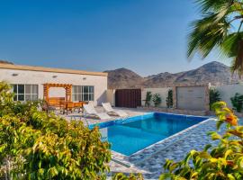 Private Farmstay Great Mountains view, hotell sihtkohas Al-Fujayrah