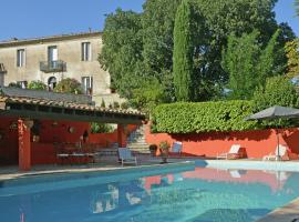 Elegant house with swimming pool in H rault, olcsó hotel Saint-Mathieu-de-Tréviers városában