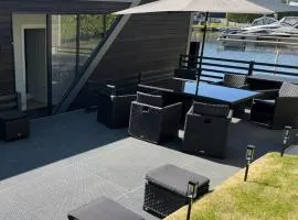 Escape to Willow Wharf - A Luxury Thames Houseboat