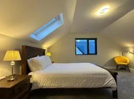 Luxury King Suite and Family room Binghamstown