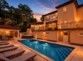 VIP Villa with heated pool & jacuzzi