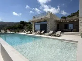 Mitatare Villas, By Hellocrete