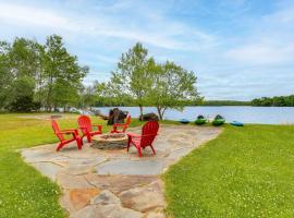 Lakefront Cabin: Kayaks, Paddle Boards & Fishing, hotel i Pocono Lake