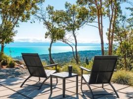 Mountain Suite - Ocean View Fire Pit - Fully Equipped Kitchen - WD, Hotel in Nanaimo