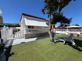 VillaBrisaeta, villa costera a un paso de todo.