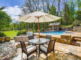Aldie Home w/ Private Pool: Near Wineries!: Aldie şehrinde bir otel