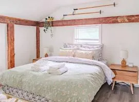 Cute Stowe Apartment