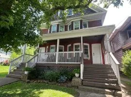 Red Brick Inn - Walk to the Falls, the Casino and all Downtown Restaurants