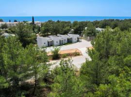 Pine Suites، فندق في بوتوس