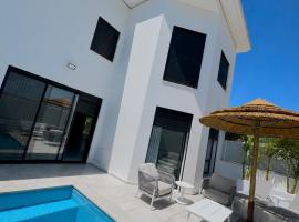 Sea 300 Villa, hotel v mestu Migdal