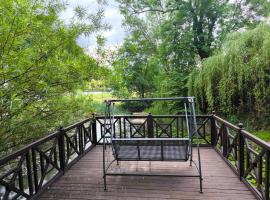 Apartamenty Nad Potokiem koło Karpacza, hotel v destinácii Staniszów
