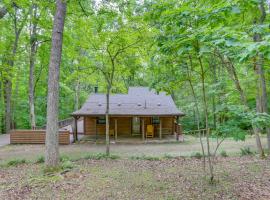 Lake Access & Hot Tub! Serene Rockbridge Cabin, Hotel in Rockbridge