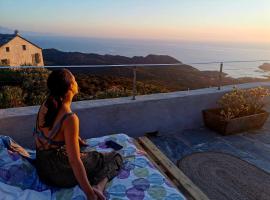 Chambre des rêves, vue exceptionnelle sur terrasse privée,la Casamatta, hótel í Centuri