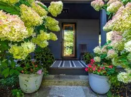 River Cottage - Riverfront Home in Walkable Community
