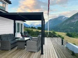Perfectly located between fjord and mountains