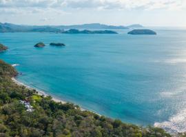 Reunion Wellness Resort & Retreats, hotel di Playa Danta