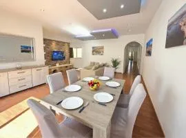 Qawra Bay Family Apartment near Bugibba Promenade