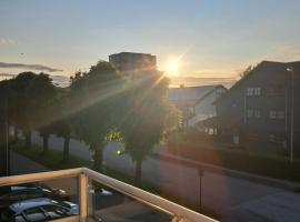 Apartment in Lund with elevator and garage space with charger, hotel u gradu Kristiansand