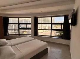 Aureon living