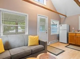 Sunset Shores - Tiger Lily Cabin #5 by Simple Life Rentals