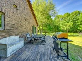 Wooded Applegate Retreat w/ Private Trail Access