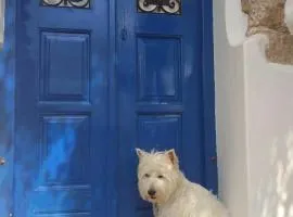 Blue & White: An Absolute Aegean dream house