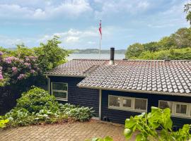 Nice Home In Børkop With House Sea View, hotel di Børkop