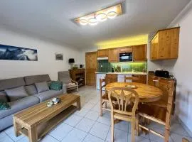 Appartement au centre du village - FR-1-624-194