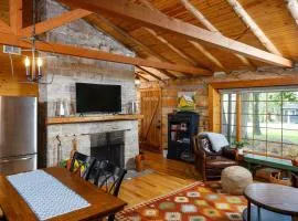 Collings Log House by Simple Life Rentals