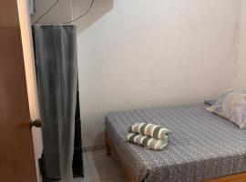 Habitaciones con baño privado en Departamento compartido en Club Santiago Manzanillo，曼薩尼約的飯店