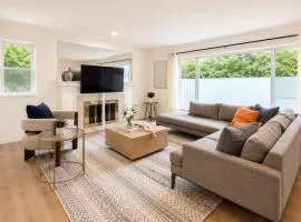 Spacious Pet Friendly Shoreline Home EV charger