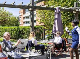 Mercure Maurepas Saint Quentin، فندق في موريبا