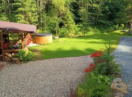 Cabana de la râu! Ciubăr aero hidro masaj, hotel din Măguri-Răcătău