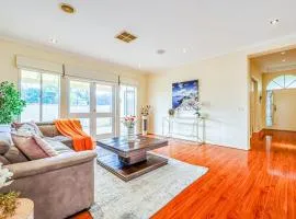StayAU Spacious Home BBQ&Backyard Pet-friendly