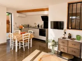 Maison -Gîte 2 à 3 pers avec un accès piscine 2h par jour