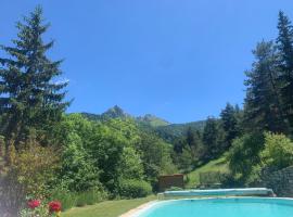 Un petit coin de Paradis โรงแรมในLalley