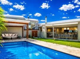 Sant's Beach Retreat - Private Pool and Fire Pit