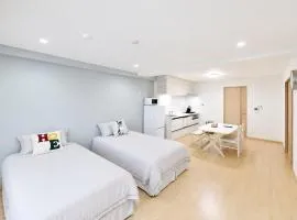 Room 501 Japanese Tatami 3LDK 75sqm Near Namba Family Friendly Stay