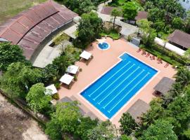 Cambodian Country Club, מלון בפנום פן