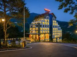 Golden Munnar Palace By Hawk Hospitality