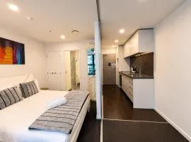 CBD Retreat 5-Min Walk to Sky Tower w Free Pool Gym Sauna P021