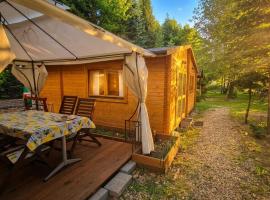 Pensjonacik Ogrody, hotel em Pierzchno